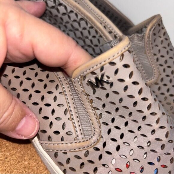Michael Kors Women's 9.5 Beige Taupe Tan Perforated Slip-On Shoes Casual Summer - Picture 4 of 12